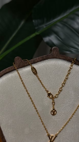 سلسال LOUIS VUITTON ذهبي
