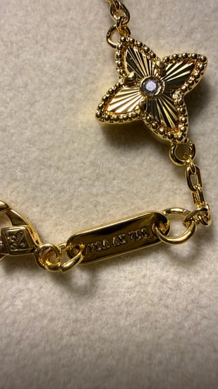 إسوارة Van cleef ذهبي