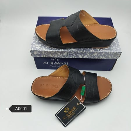 حذاء شرقي اسود