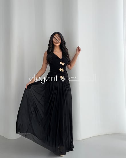 طقم سهرة راق توب استرتش يبرز القوام مع بروشات ذهبية وتنورة شيفون طوي