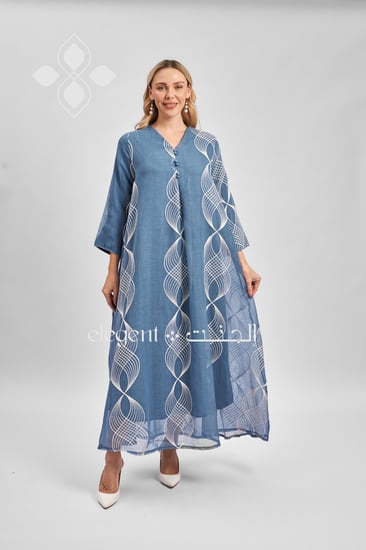 تفاصيل تطريز هندسي باللون الأبيض