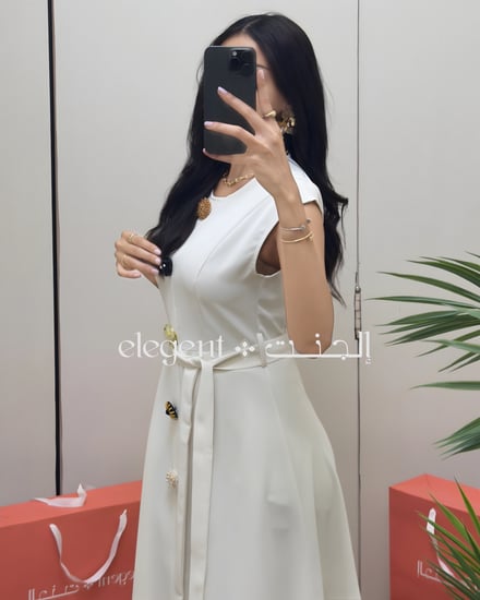 فستان ناعم للمناسبات مزين بزهور ملونه