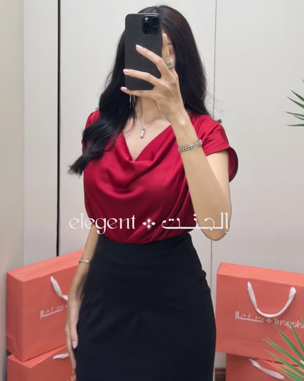 فستان حرير أحمر وسكوبا أسود قطعة واحدة مع ربطة خلفية