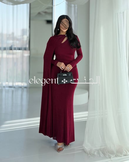 فستان استرتش نسائي بتفصيل راق من الأعلى وكم شال جانبي كامل