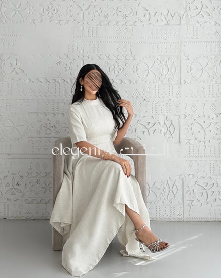 فستان مناسب للمناسبات بأكمام قصيرة وربط كريستال من الخصر وقصة متدرجة