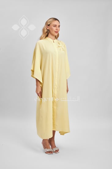 موديل جلابية صفراء مع ياقة مغلقة