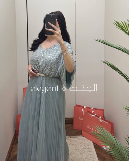 تفاصيل صدر فستان سهرة تيفاني بتطريز لامع
