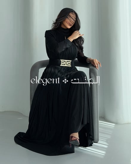 فستان أسود سهرة بتصميم فخم وحزام خصر معدني