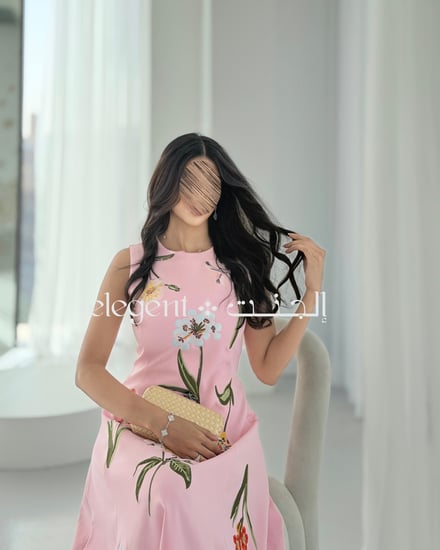 فستان وردي مناسب للمناسبات الهادئة