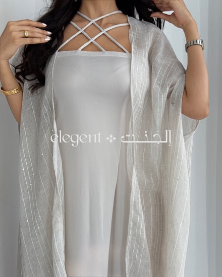 جلابية بشت فاخرة بقماش شفاف أنيق وإطلالة ناعمة