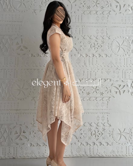 فستان بيج فاخر بإطلالة أنيقة من Elegent