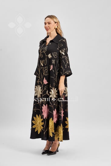 جلابية عصرية بلمسة زهور ملونة