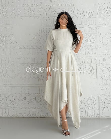 فستان نسائي أنيق بأكمام قصيرة وربط كريستال من الخصر وتصميم مثلثات من ا