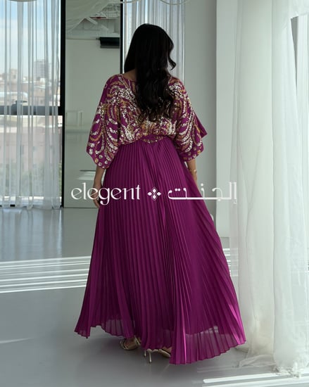 فستان تطريز شك نسائي بلون فوشي مناسب للحوامل مع قصة واسعة ومريحة