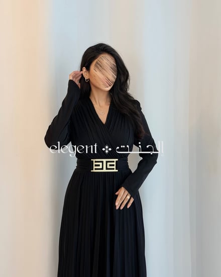 فستان أسود فاخر مناسب للمناسبات الرسمية