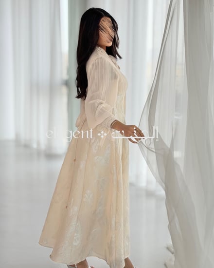 فستان أنثوي فاخر لإطلالة راقية