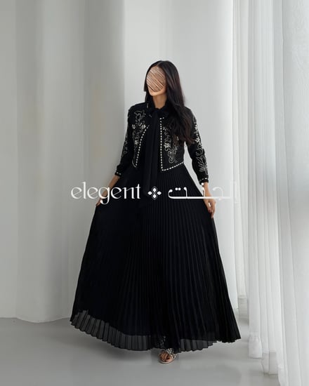 طقم فستان شيفون أسود مع جاكيت مطرز شك كامل