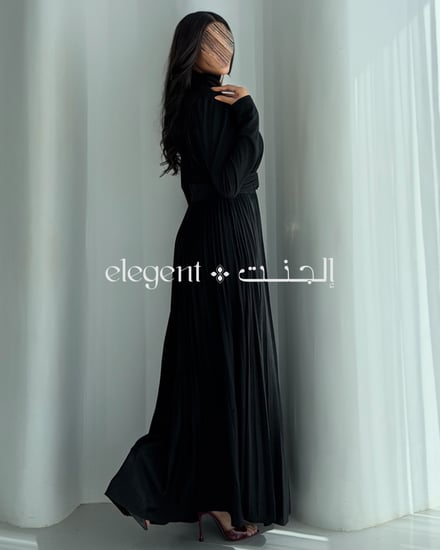 فستان سهرة أنيق باللون الأسود بتصميم كلاسيكي