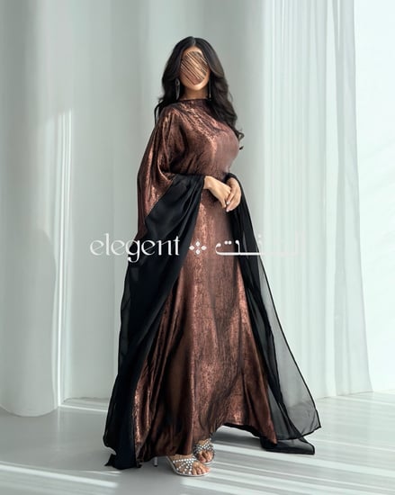 جلابية بأكمام واسعة وحركة انسيابية