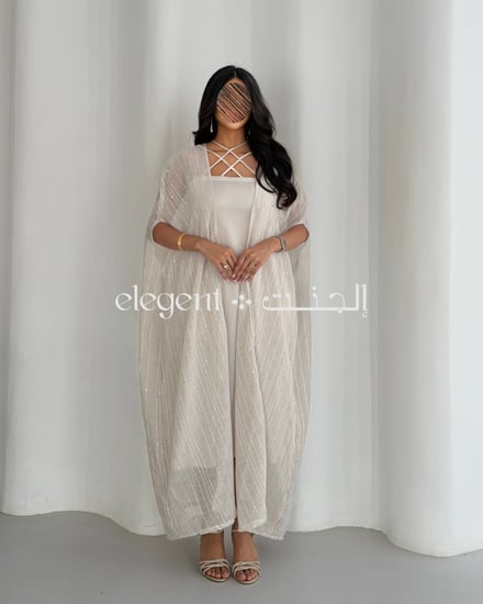 إطلالة جانبية لجلابية بشت نسائية بتصميم فاخر