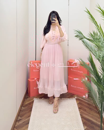 فستان وردي ناعم للمناسبات - لقطة جانبية