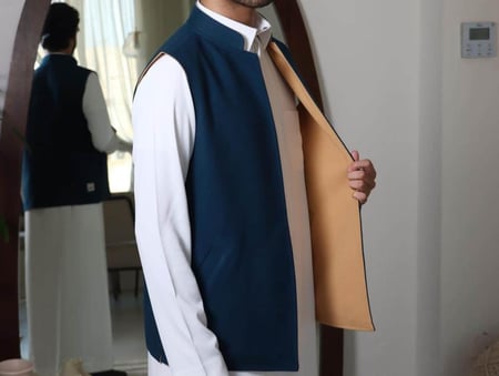 سديريات رجالية شتوية فاخرة من الجوخ والفرو بتصميم أنيق ودافئ