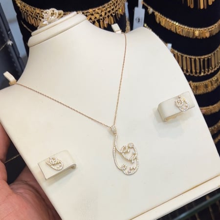 نص طقم عيار 18