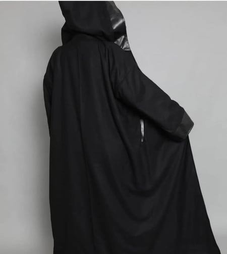 فروه نسائي  اسود مع جلد اسود