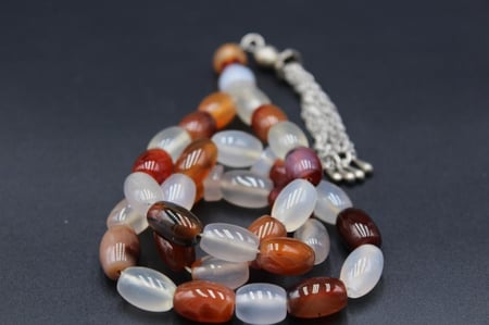 سبحة عقيق يماني مزهر _ 33 خرزة