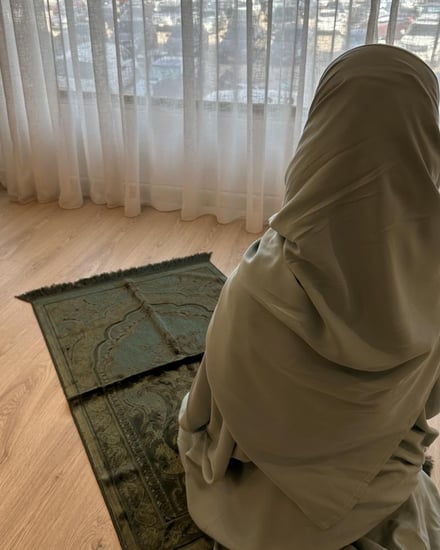 طقم شرشف صلاة - زيتوني