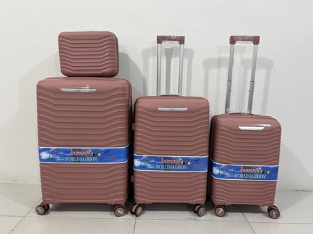 حقائب سفر فايبر 4 قطع لون اسود بشكل مميز