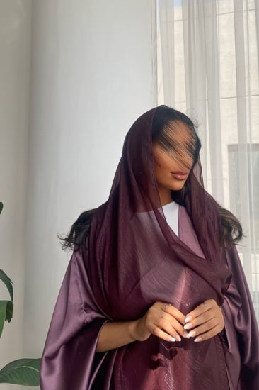 عباية بشت حرير وردي مع طرحة