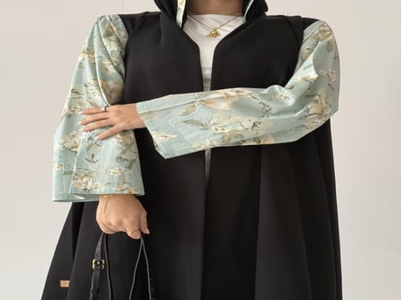 A65-عباية سوداء بكم قطن هندي مشجر