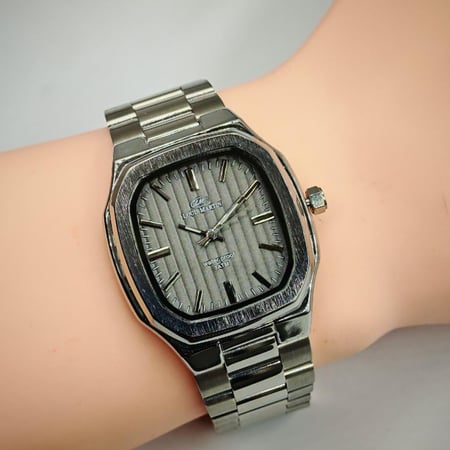 ساعة رسمية رجالية تصميم انيق ومميز من لويس مارتن