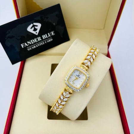 ساعة سهرة نسائية مربعة من فاندربلو  تصميم فاخر بفصوص كريستال