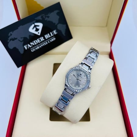 ساعة رسمية دائرية بفصوص نسائية من فاندربلو