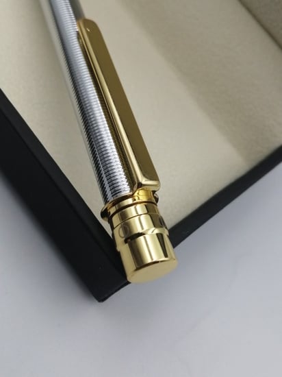 قلم فاخر رفيع