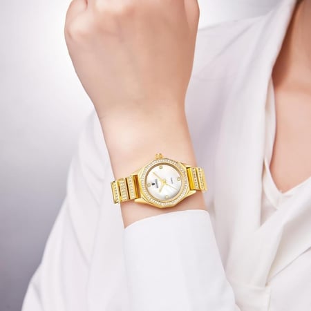 ساعة فاخرة رسمية نسائية من ماكسويل بسوار ذهبي مرصع بالكريستال