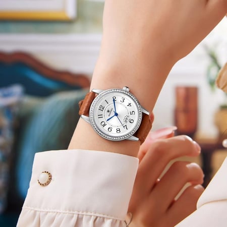 ساعة نسائية فاخرة مع عرض التاريخ وسير جلد من ماكسويل