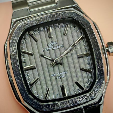 ساعة رسمية رجالية تصميم انيق ومميز من لويس مارتن