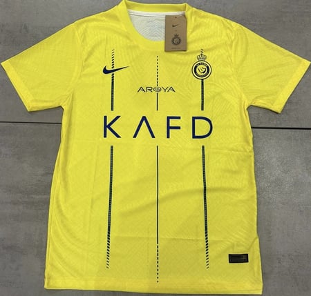 تيشيرت النصر الأساسي 2023 (فئة اللاعبين)