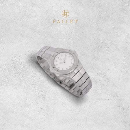 ساعة نسائية ألماس فضي مينا أبيض ماركة فايلت