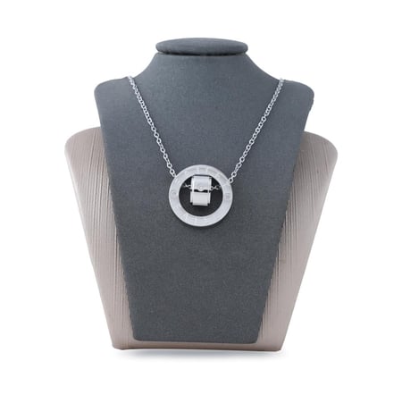 سلسال ألماس فضي من ماركة فايلت