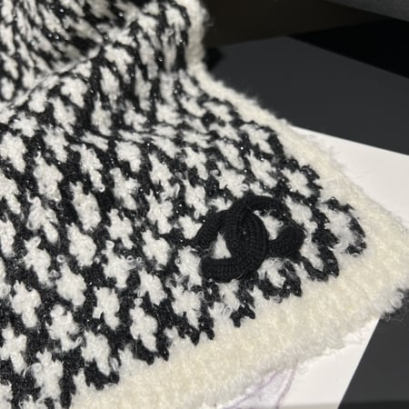 CHANEL SCARF