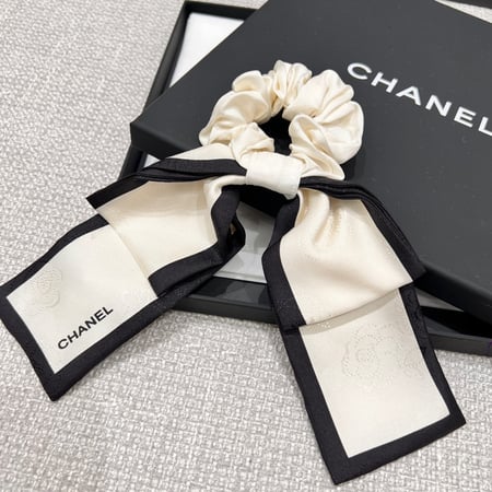 CHANEL SCARF