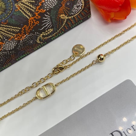 سلسال ديور مطلي ذهب