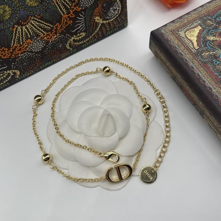 سلسال ديور مطلي ذهب