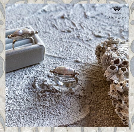 خاتم من اللؤلؤ الباروكي و الفضه الأسترليني