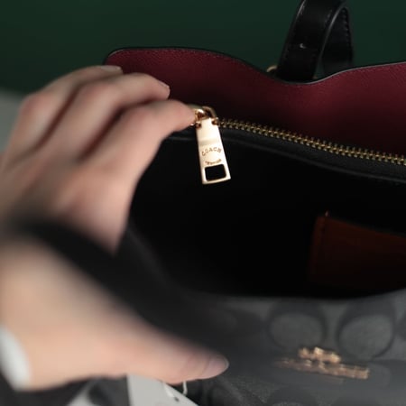 شنطة كوتش تاتوم كاريل 40  CO126