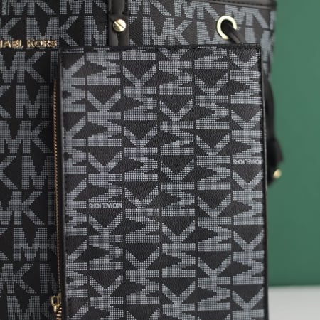 شنطة مايكل كورس M115